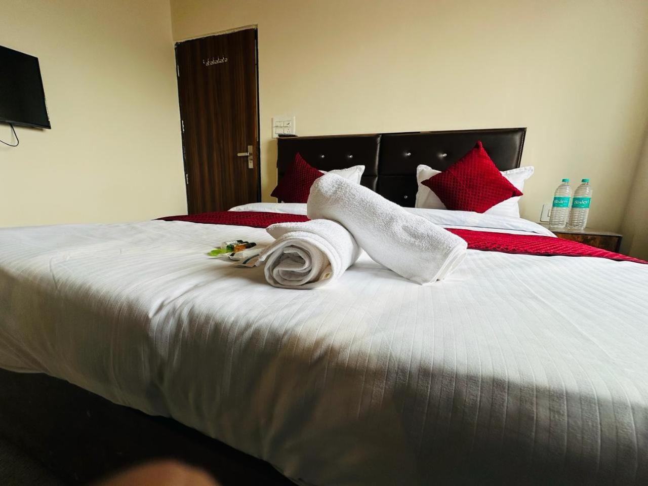 Hotel The Lord Krishna Residency Vrindāvan Extérieur photo