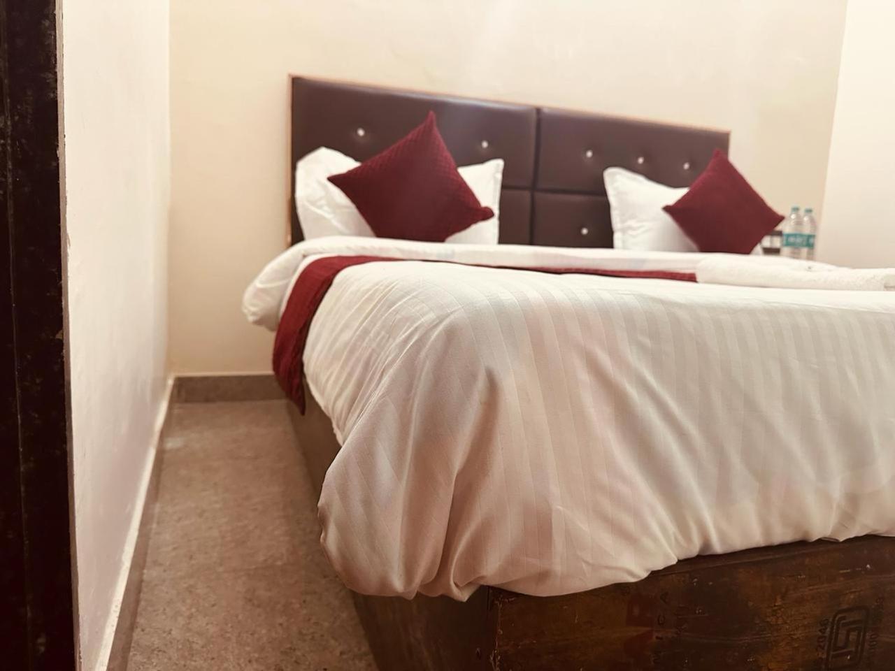 Hotel The Lord Krishna Residency Vrindāvan Extérieur photo