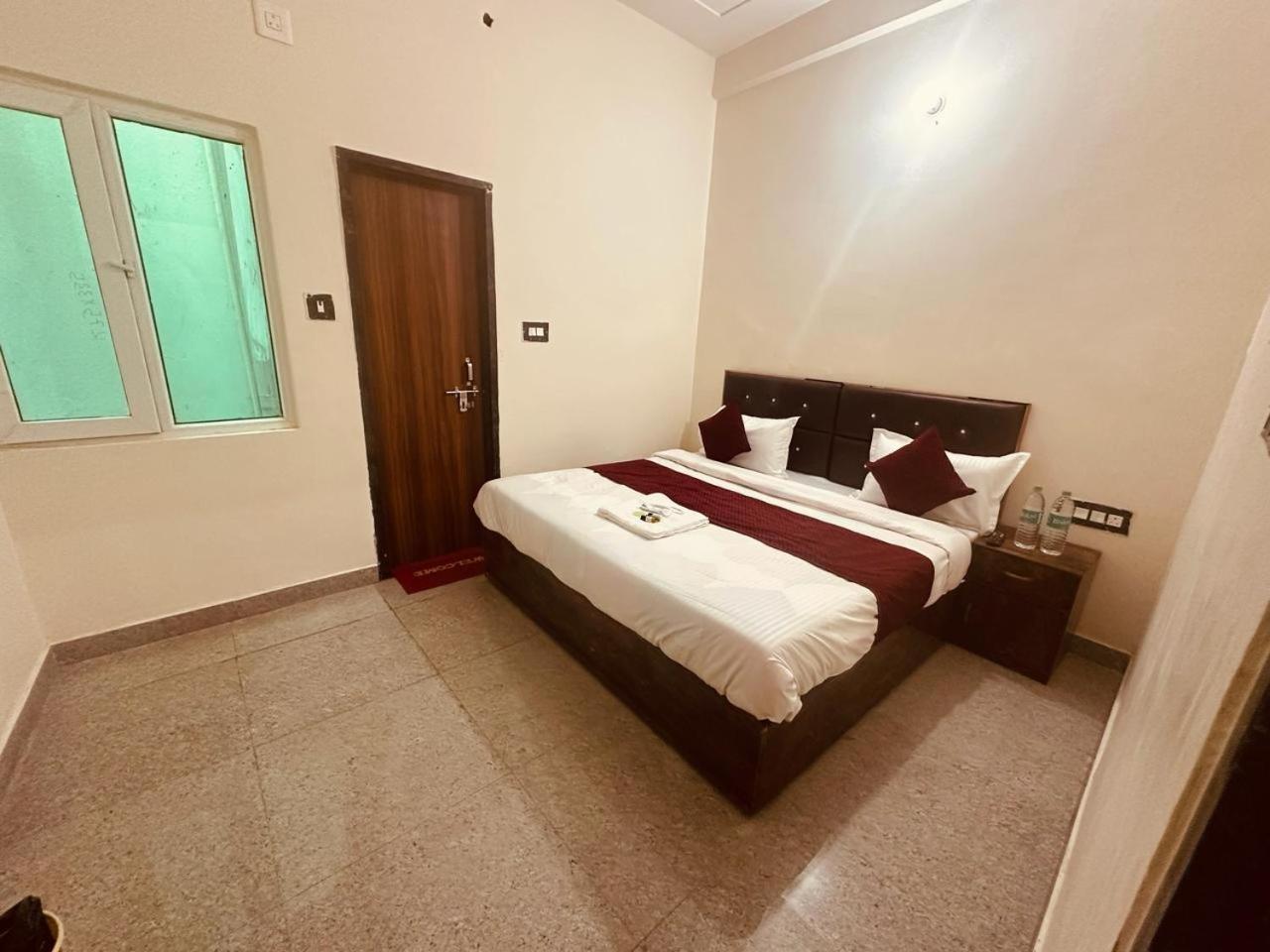 Hotel The Lord Krishna Residency Vrindāvan Extérieur photo
