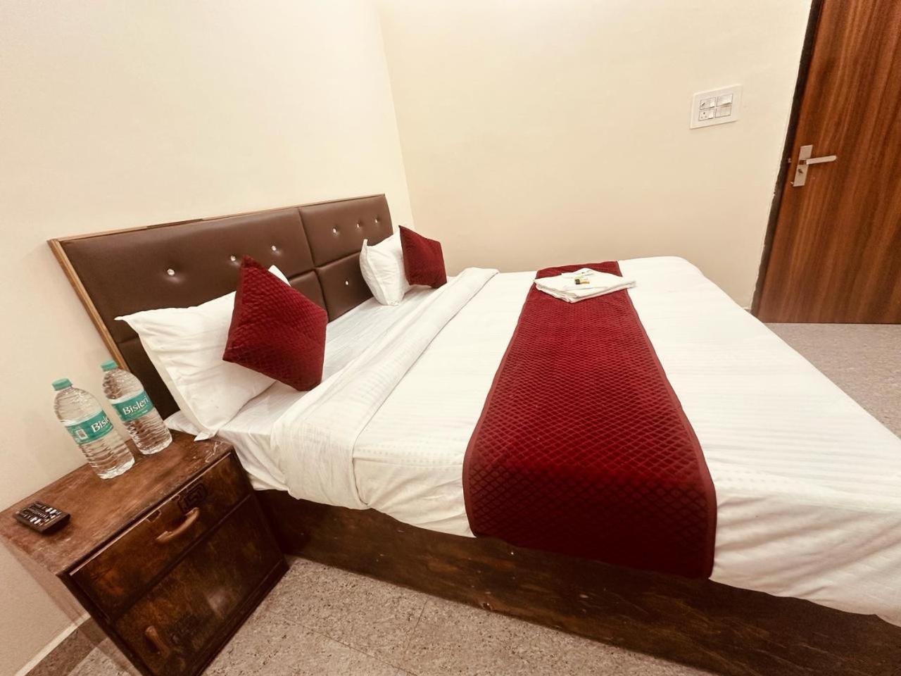 Hotel The Lord Krishna Residency Vrindāvan Extérieur photo