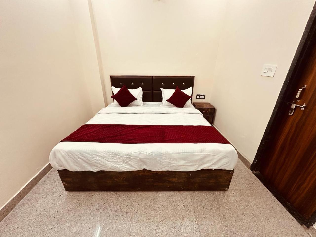 Hotel The Lord Krishna Residency Vrindāvan Extérieur photo