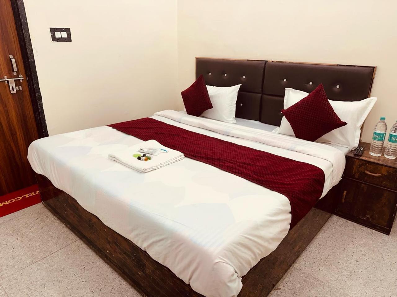 Hotel The Lord Krishna Residency Vrindāvan Extérieur photo