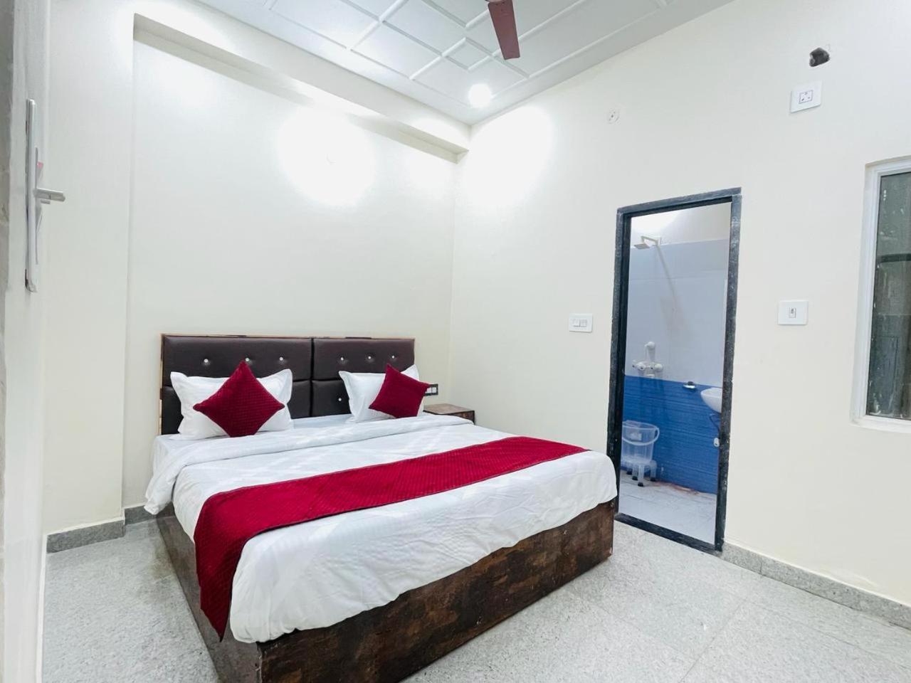 Hotel The Lord Krishna Residency Vrindāvan Extérieur photo