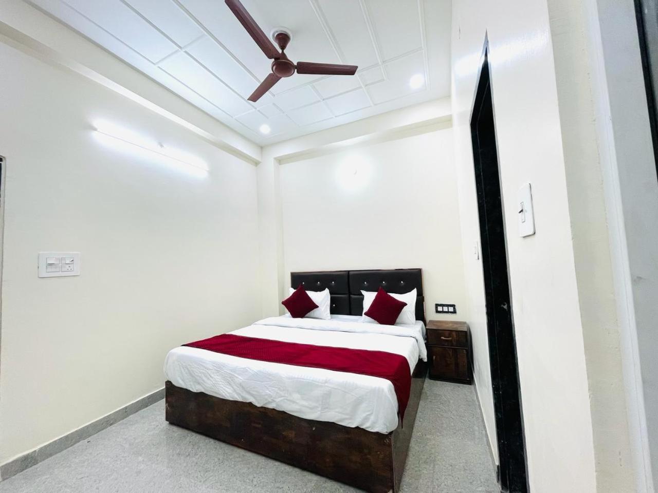 Hotel The Lord Krishna Residency Vrindāvan Extérieur photo