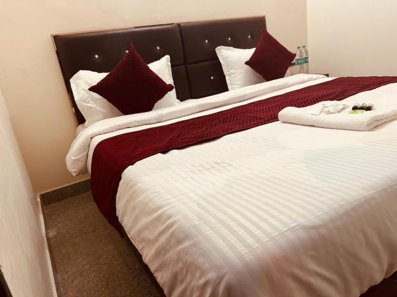 Hotel The Lord Krishna Residency Vrindāvan Extérieur photo