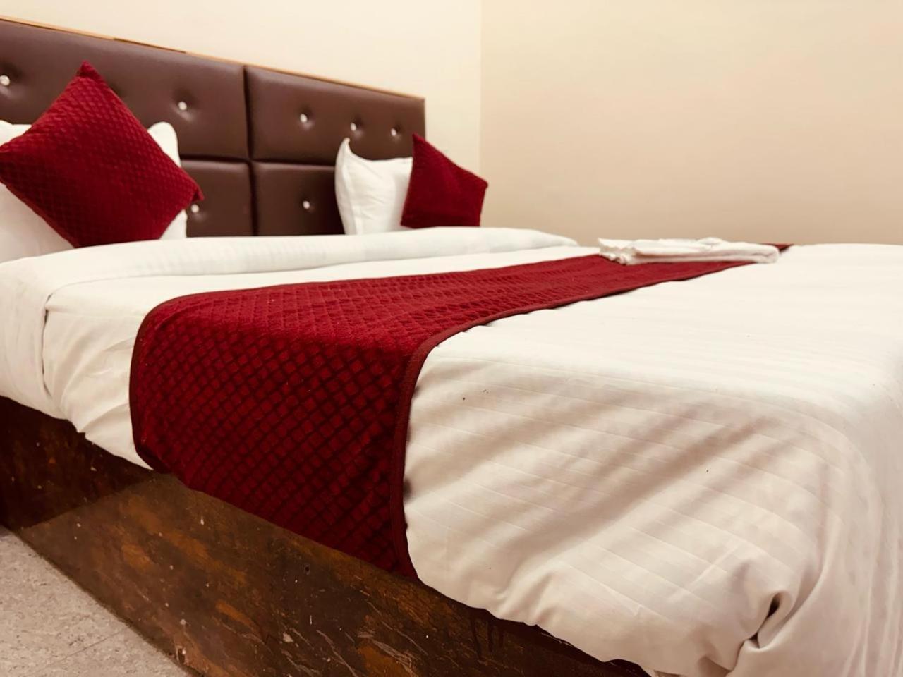 Hotel The Lord Krishna Residency Vrindāvan Extérieur photo