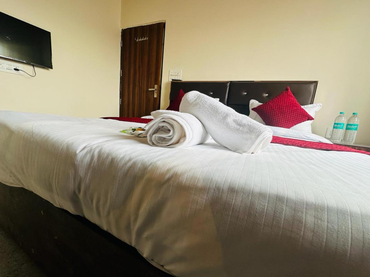 Hotel The Lord Krishna Residency Vrindāvan Extérieur photo