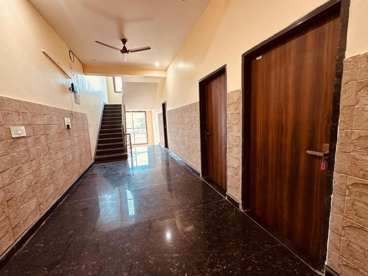 Hotel The Lord Krishna Residency Vrindāvan Extérieur photo