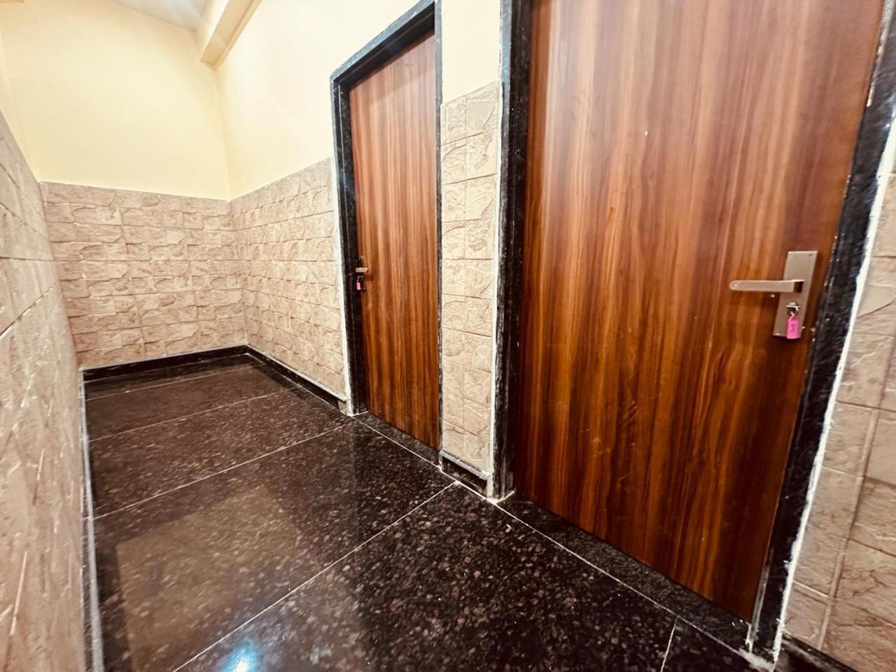 Hotel The Lord Krishna Residency Vrindāvan Extérieur photo