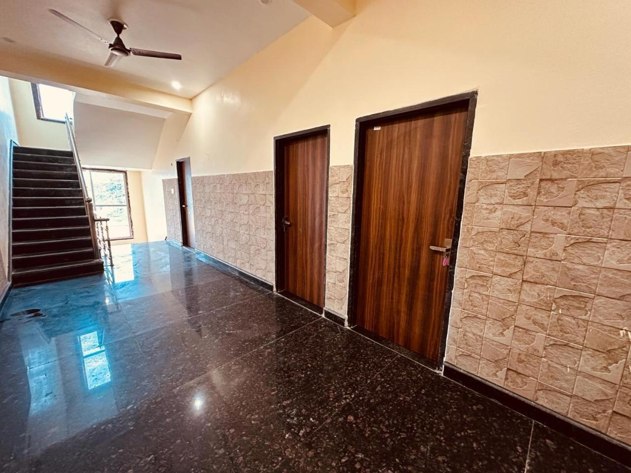 Hotel The Lord Krishna Residency Vrindāvan Extérieur photo